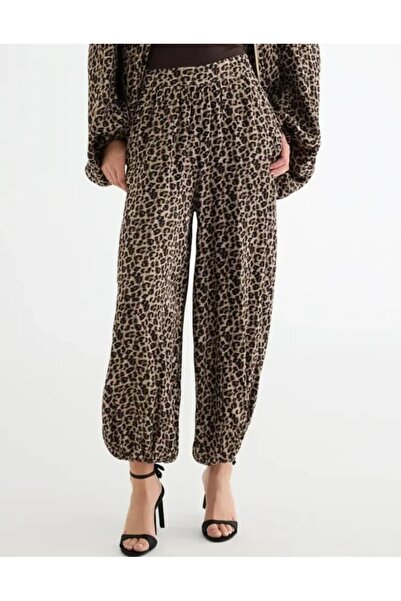 Nisam Leopard Patterned Satin Jogger Pants