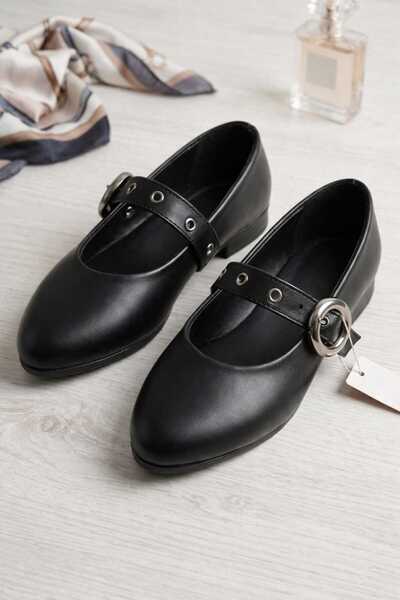 adesushoes حذاء باليرينا كلاسيكي أنيق بلون أسود مع مشبك من الجلد غير اللامع و...