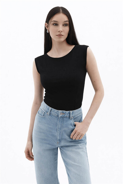 Fashion Friends Γυναικείο μπλουζάκι με λαιμόκοψη καγιάκ σε μαύρο χρώμα 26Y0162K1