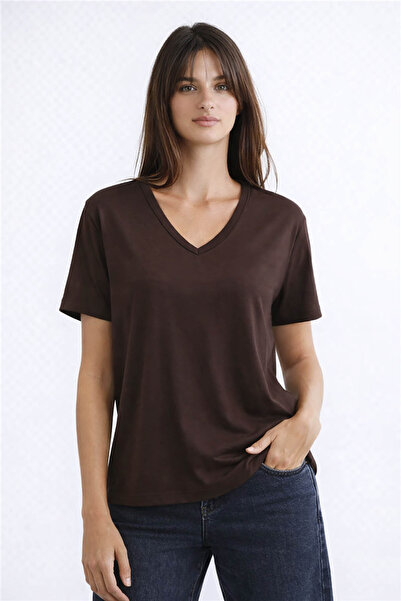 Fashion Friends Γυναικεία μπλούζα με λαιμόκοψη V σε καφέ χρώμα 26Y0021K1
