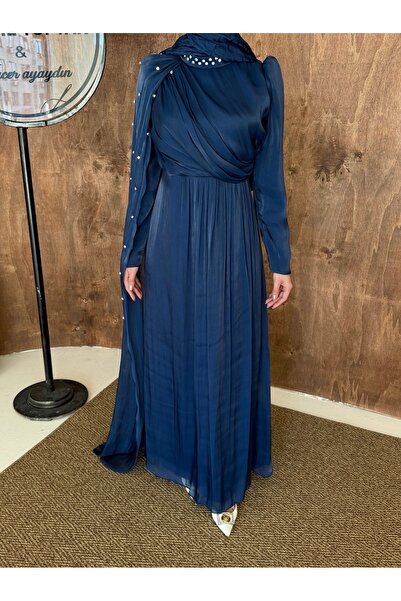 Aranlı tekstil Βραδινό φόρεμα με πέτσαλο και μανίκια