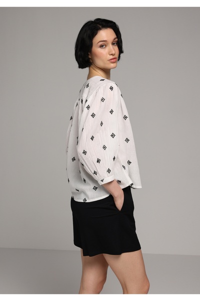 Colin's Γυναικείο μαύρο σορτς με κανονική εφαρμογή και μεσαία μέση, ίσιο σχέδιο