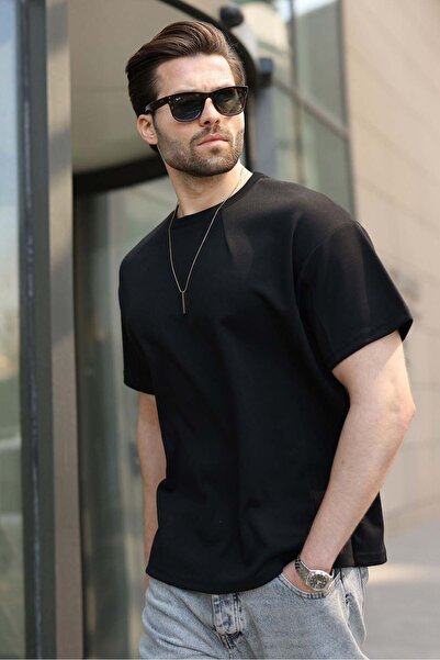 Madmext Μαύρο ανδρικό μπλουζάκι με λεπτομέρεια ραφής και κανονική εφαρμογή E7183