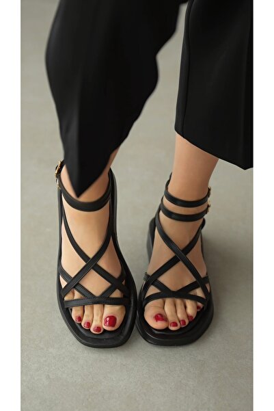 selin shoes Γυναικεία σανδάλια Lony με λεπτομέρεια χιαστί μπροστά και αγκράφα...