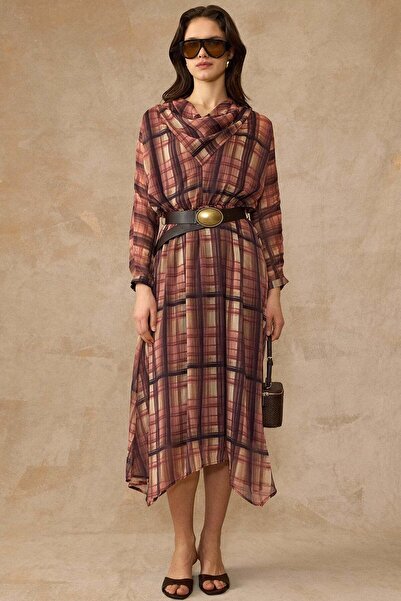 Olcay Φόρεμα σιφόν με καρό σχέδιο και λαιμόκοψη με ζώνη και αξεσουάρ KAHVE 94...