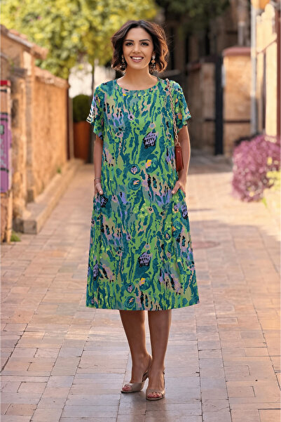 Nevin Kaya Moda Πράσινο φόρεμα με στρογγυλή λαιμόκοψη και σχέδια