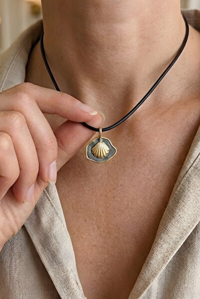 AKIN GÜMÜŞ 925 Ayar Gümüş ve Altın Kaplama Antik Deniz Kabuğu Figürlü Kolye -...