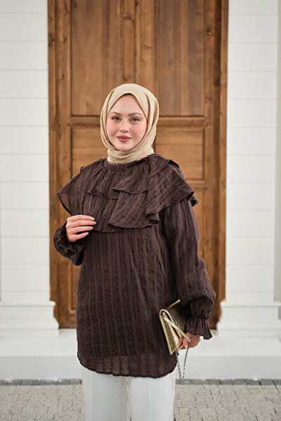 LOCCO تونيك نسائي ذو ياقة مزخرفة ذاتية الصنع ورباط بني اللون