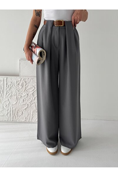 chize Μοντέρνο παντελόνι με ψηλή μέση, λεπτομέρεια με πιέτες στη μέση και φαρ...