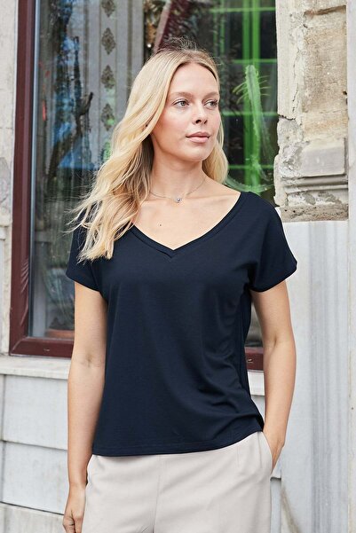 Jument Μπλούζα από ύφασμα Lycra Stylish Span με λαιμόκοψη V, ανοιχτή στους ώμ...