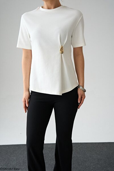 Butik Beyza Buckle Detailed T-Shirt Blouse