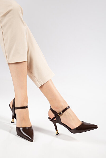 vanorio Καφέ λουστρίνι με μεταλλική μυτερή μύτη, ανοιχτή πλάτη, χρυσή λεπτομέ...