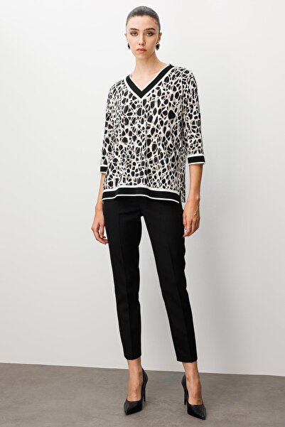 Rain and River Leopard print v-neck ribbed blouse