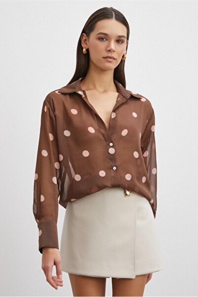 BE CHİC ΓΥΝΑΙΚΕΙΟ ΚΑΦΕ ΠΟΥΑΝΤΕΛΙΔΑΤΟ ΠΟΥΚΑΜΙΣΟ ΜΕ ΛΑΜΠΕΡΗ ΛΑΙΜΟΥΡΑ ΣΕ ΣΧΗΜΑ V...