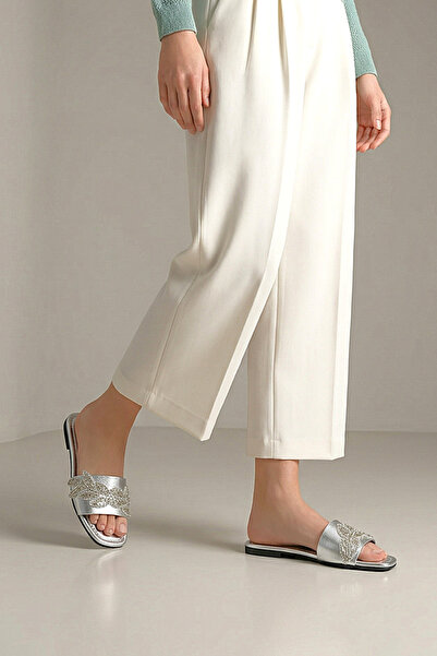 Gökhan Talay Γυναικείες παντόφλες Lioren Lame με μεταλλική χειροποίητη λεπτομ...