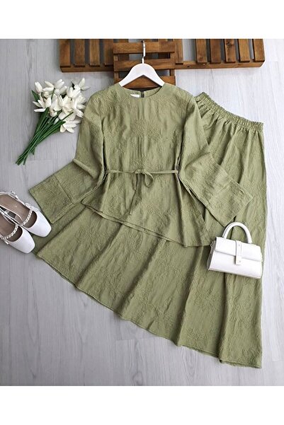 TrendParis Σετ Φούστας & Μπλούζας από Ύφασμα Φράουλα με Λεπτομέρεια Κεντήματος