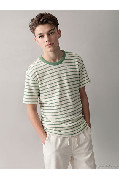 LC Waikiki Nevavm Oval Collar Striped Boy's T-Shirt with Difference