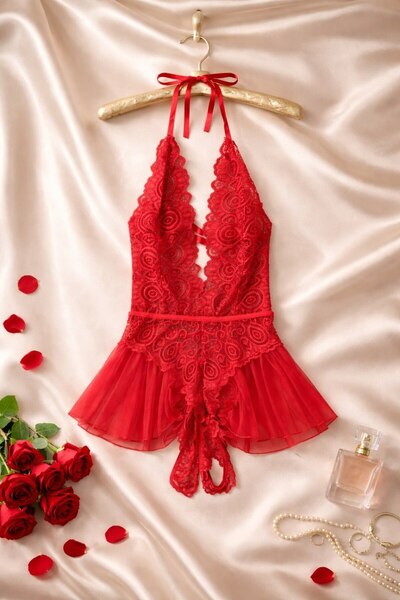 Gece قميص نوم أحمر من الدانتيل بتصميم هالتر