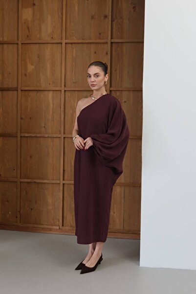 FMN Butik Μακρύ φόρεμα μίντι, κομψό, με μονό μανίκι νυχτερίδα και ανοιχτούς ώ...