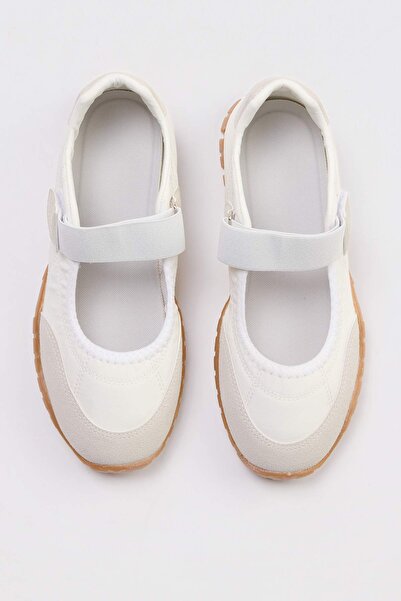 TRENDYOL SHOES Κρεμ γυναικείες αθλητικές μπαλαρίνες TAKSS26SN00016