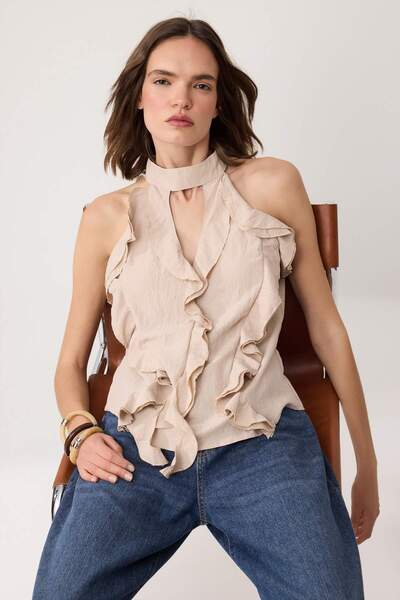 Συλλογή Trendyol Κομψή υφαντή μπλούζα με λεπτομέρεια από κρεμ βολάν TWOSS26BZ...