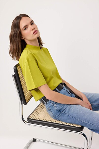 Συλλογή Trendyol Πράσινο λαδί 100% χοντρό βαμβακερό πλεκτό μπλουζάκι με ψηλό ...