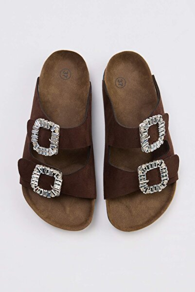 TRENDYOL SHOES Γυναικείες παντόφλες με διπλή πόρπη με λεπτομέρεια αξεσουάρ σε...