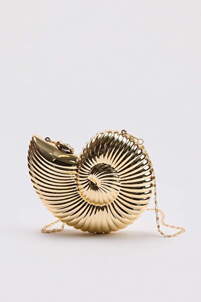 TRENDYOL SHOES Χρυσή γυναικεία τσάντα clutch μίνι μεγέθους TAKSS26PY00003