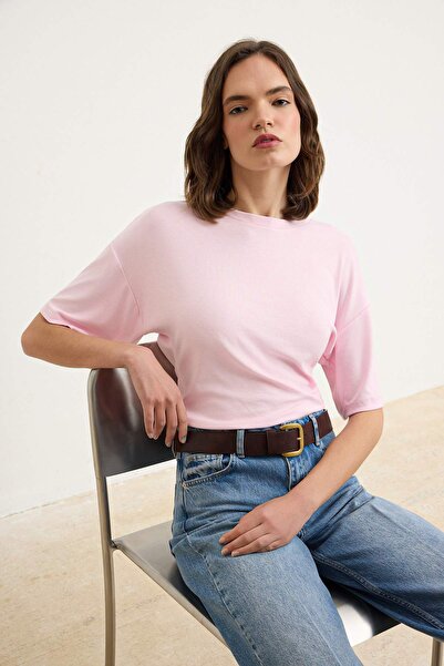 Συλλογή Trendyol Ροζ εφαρμοστό μπλουζάκι με χαμηλά μανίκια, τριών τετάρτων, μ...