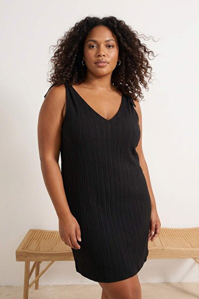 Trendyol Curve Plážové oblečení Černé šaty s mašlí a mačkanou texturovanou lá...