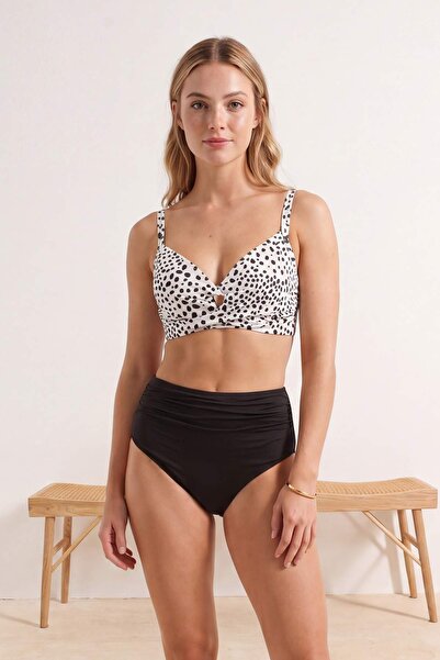 Συλλογή Trendyol Σετ μπικίνι Πουά τεμαχίων με ντραπέ τριγωνικά καλύμματα Hips...