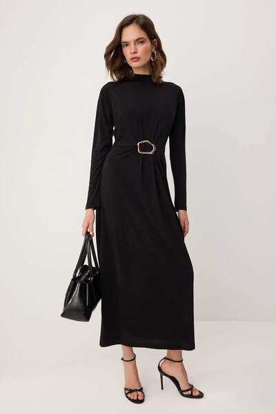 Trendyol Modest Μαύρο πλεκτό φόρεμα Sandy με λεπτομέρεια αγκράφας στη μέση TC...