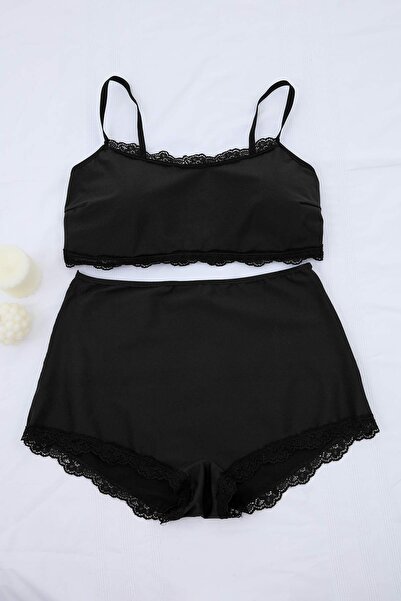 Trendyol Curve Μαύρο σετ εσωρούχων με αφαιρούμενα μαλακά μαξιλαράκια και μεγά...