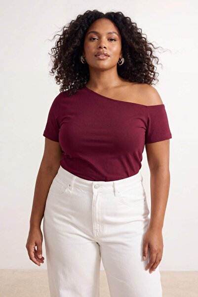 Trendyol Curve Vişne Ελαστική Ασύμμετρη Πλεκτή Μπλούζα με Γιακά σε Μεγάλο Μέγ...