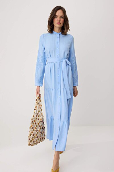 Trendyol Modest Ανοιχτό μπλε λινό υφαντό φόρεμα με κέντημα TCTSS25EB00116