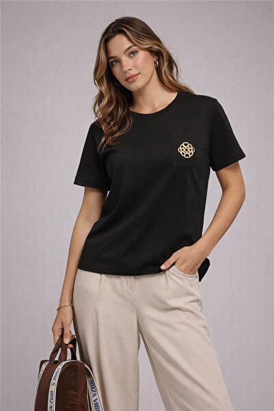 Fashion Friends بلوزة نسائية سوداء بتفاصيل إكسسوارات 26Y0226K1