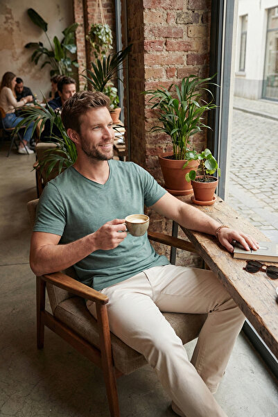 Buratti Βαμβακερό T-Shirt με κανονική εφαρμογή και λαιμόκοψη V για άνδρες 590...