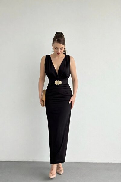 MİROR Γυναικείο μαύρο φόρεμα με λαιμόκοψη V και λεπτομέρεια με ζώνη