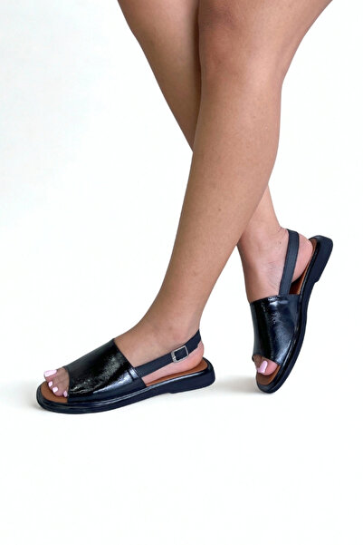 inizio Μαύρα λουστρίνι Flat γυναικεία σανδάλια P9336