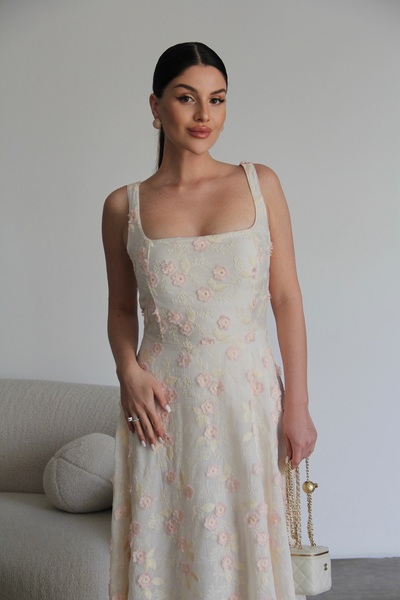 Julidress Κέντημα και 3D ροζ λουλούδι με κεντημένο λουράκι με επένδυση μακριά...