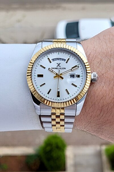 Daniel Klein Gold Metallic Color 2 Year Warranty 42 mm Men's Wristwatch