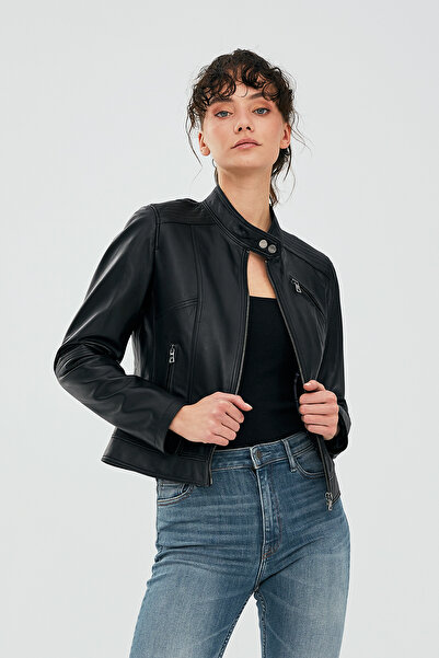 Derimod سترة كايلي نسائية قصيرة من الجلد باللون الأسود 19WGE53521M