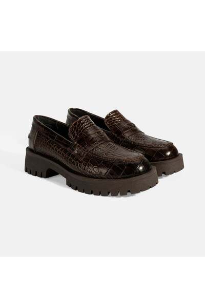 Desa Γυναικείο δερμάτινο loafer με στάμπα κροκόδειλου σε καφέ χρώμα