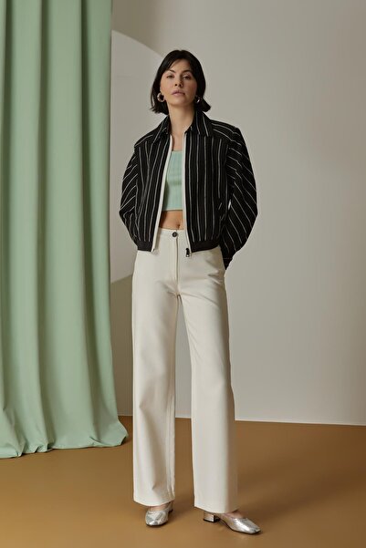 Naar Γυναικείο παντελόνι εκρού με ψηλή μέση, φαρδιά μπατζάκια και άνετη εφαρμογή