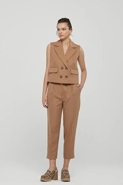 Naar Γυναικείο αμάνικο γιλέκο με κουμπιά και υπερμεγέθη γιακά, σε χρώμα καμηλό