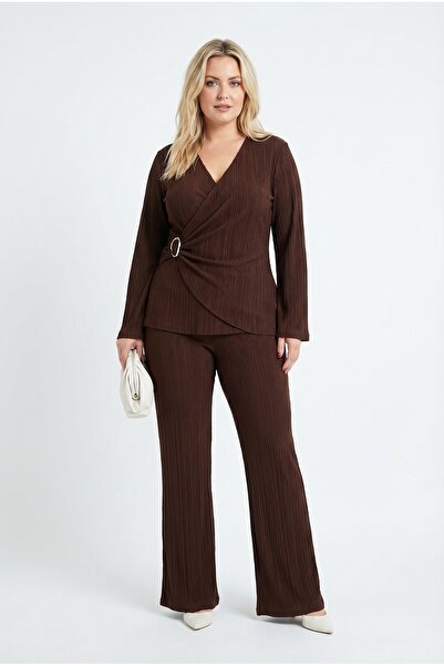 hazelin Γυναικείο καφέ σε μεγάλο μέγεθος με λεπτομέρεια αγκράφας και πιέτες σ...