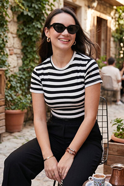 Lela Μπλουζάκι με στενή εφαρμογή, λαιμόκοψη ποδηλάτου, ριγέ, κοντό T-shirt 58...