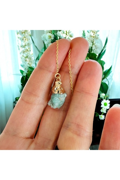 Ezera Κομψά μακριά σκουλαρίκια Elara με ακατέργαστο κρύσταλλο αμαζονίτη επιχρ...