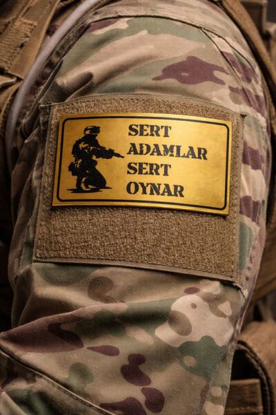 Outdoor One Tough Guys Play Hard - Gold Peç - Weapon - Military Patch