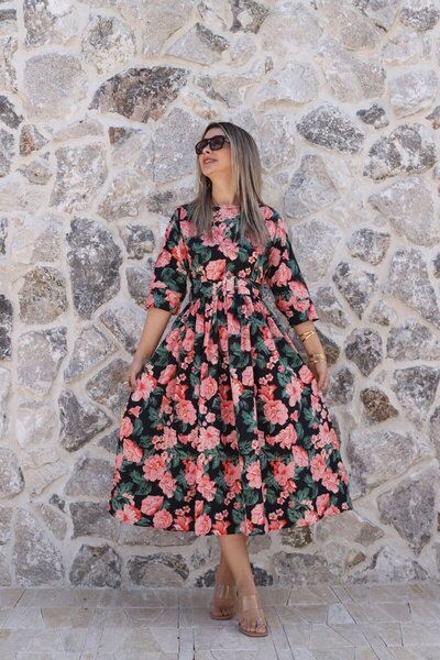 bytugcekaya Μαύρο φλοράλ εμπριμέ μακρύ φόρεμα με ζώνη